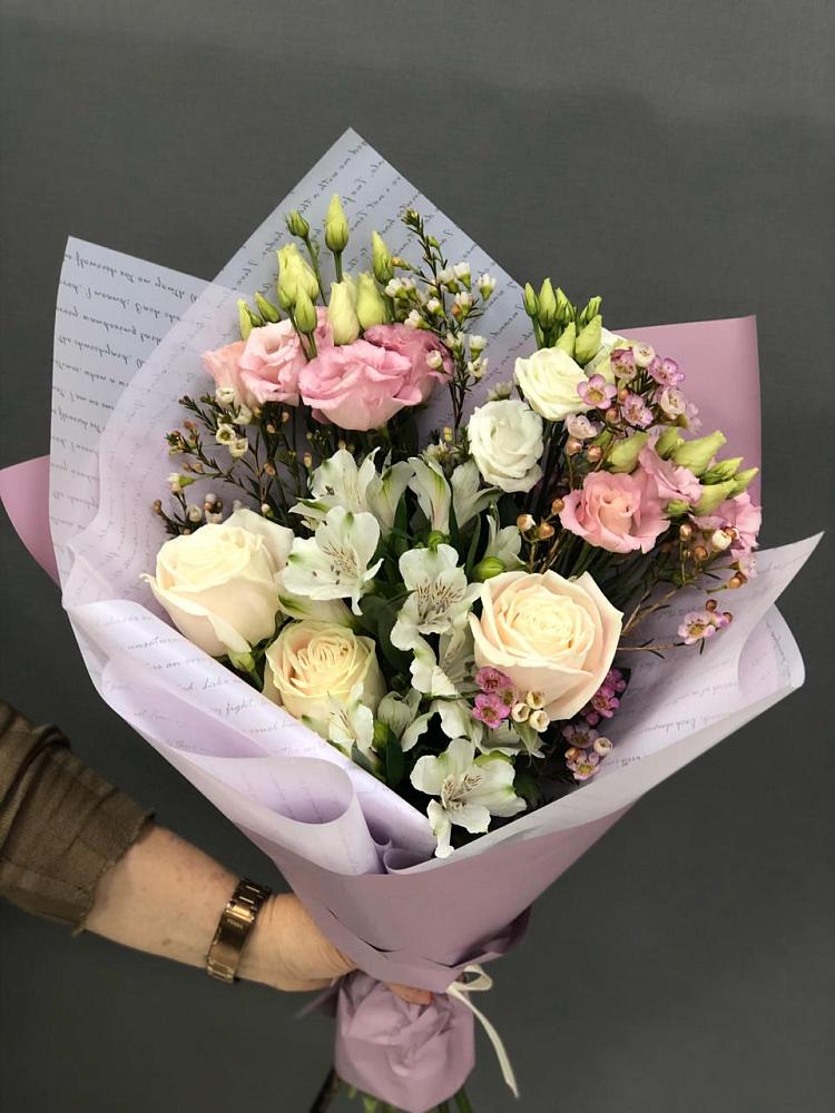 Букет цветов из: Альстромерии, Розы и Лизиантусы в Асекеево