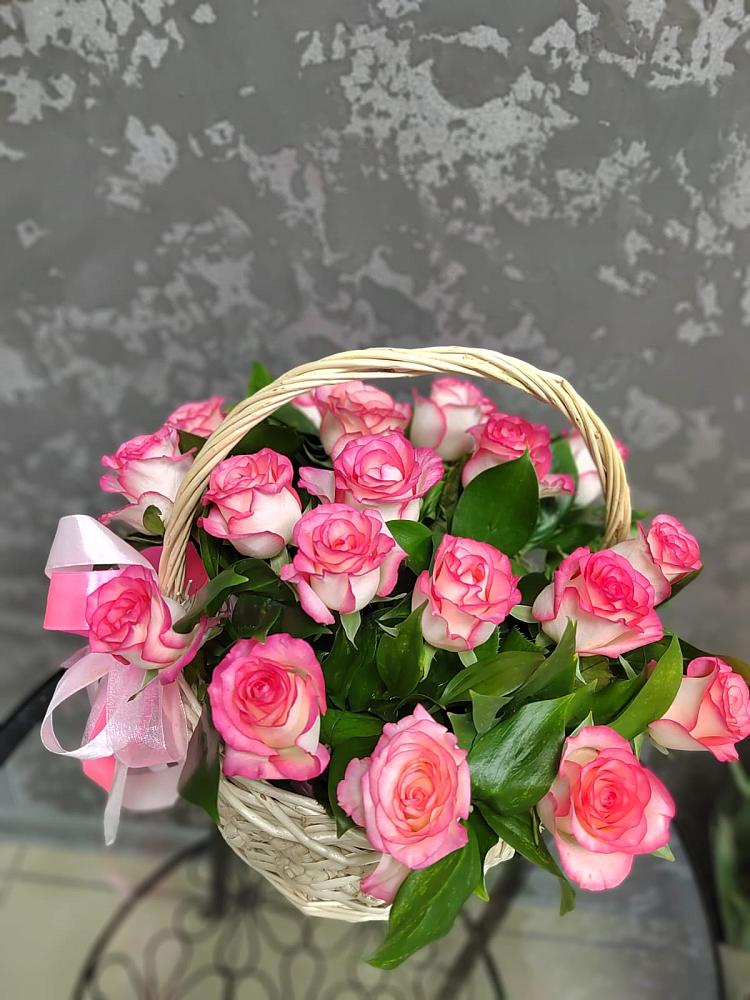 Цветочная композиция из Розы в корзине в Асекеево