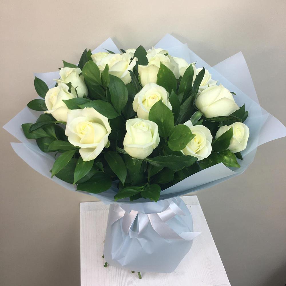 Букет 15 Белых роз Проуд в Асекеево