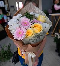 Букет цветов из:  Герберы, Розы и Хризантемы в Асекеево