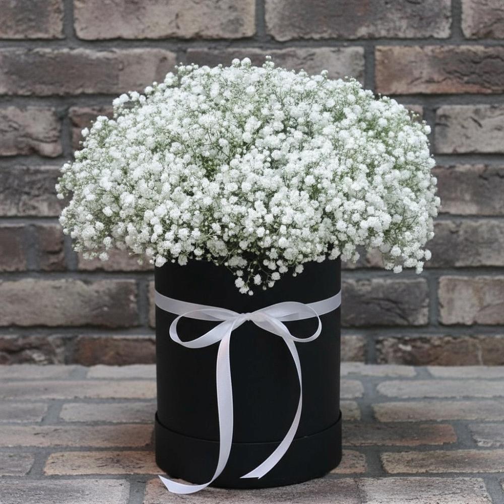 Цветочная композиция из Гипсофила в шляпной коробке в Асекеево