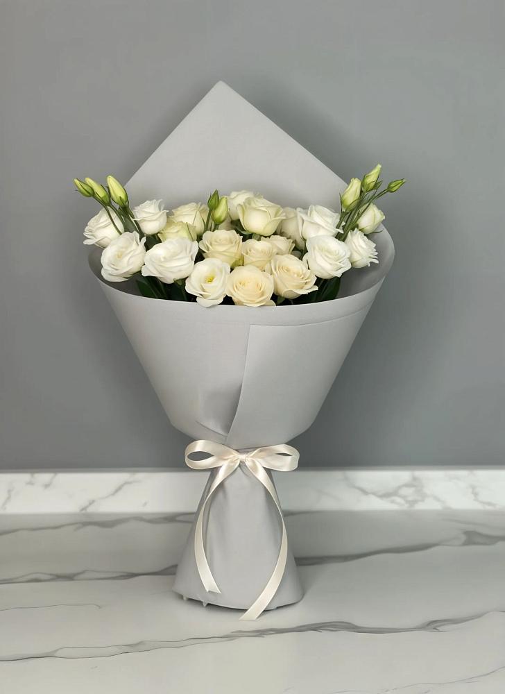 Букет цветов из: Розы и Лизиантусы в Асекеево