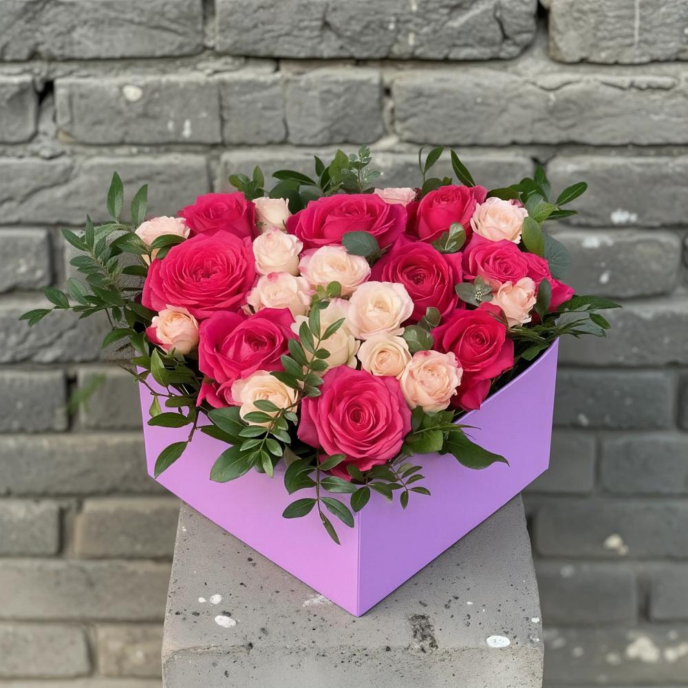 Цветочная композиция из Розы в коробке в Асекеево