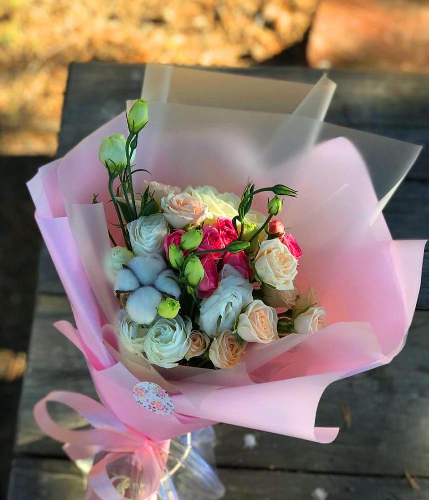 Букет цветов из: Розы и Лизиантусы в Асекеево