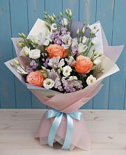 Букет цветов из:  Лизиантусы, Розы, Альстромерии и Гипсофила в Асекеево