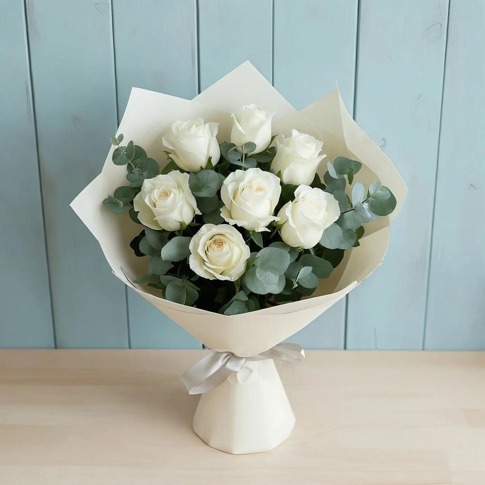 Букет Белые розы в Эвкалипте в Асекеево