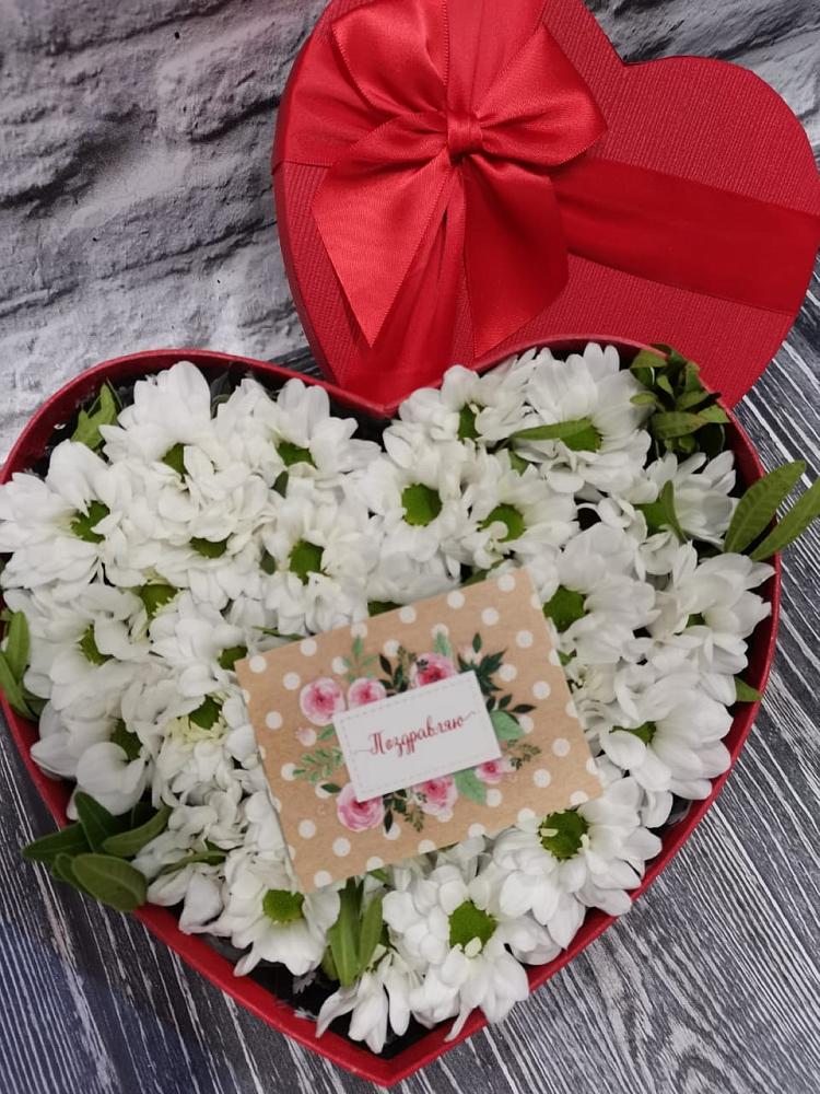 Цветочная композиция из Хризантемы в виде сердца в Асекеево