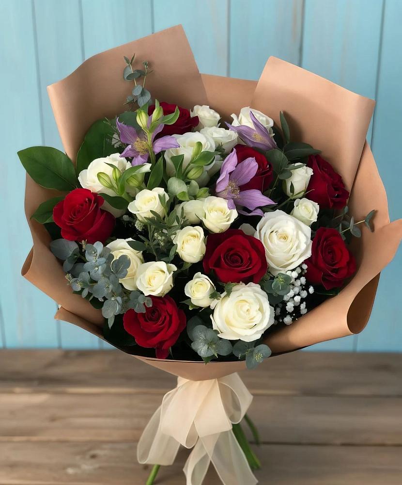 Букет цветов из: Розы и Альстромерии в Асекеево