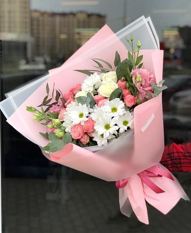 Букет цветов из: Розы, Лизиантусы и Хризантемы в Асекеево