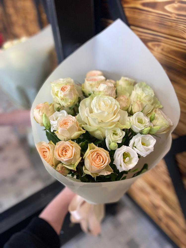 Букет цветов из: Розы и Лизиантусы в Асекеево