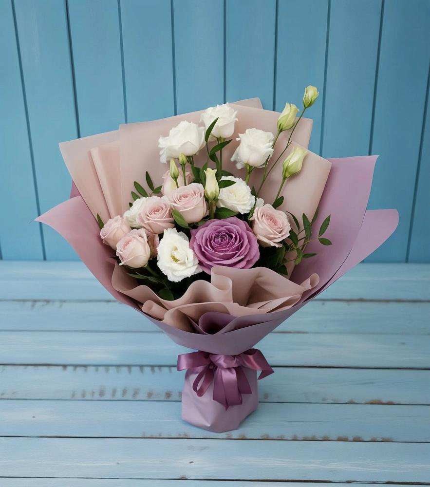 Букет цветов из: Розы и Лизиантусы в Асекеево